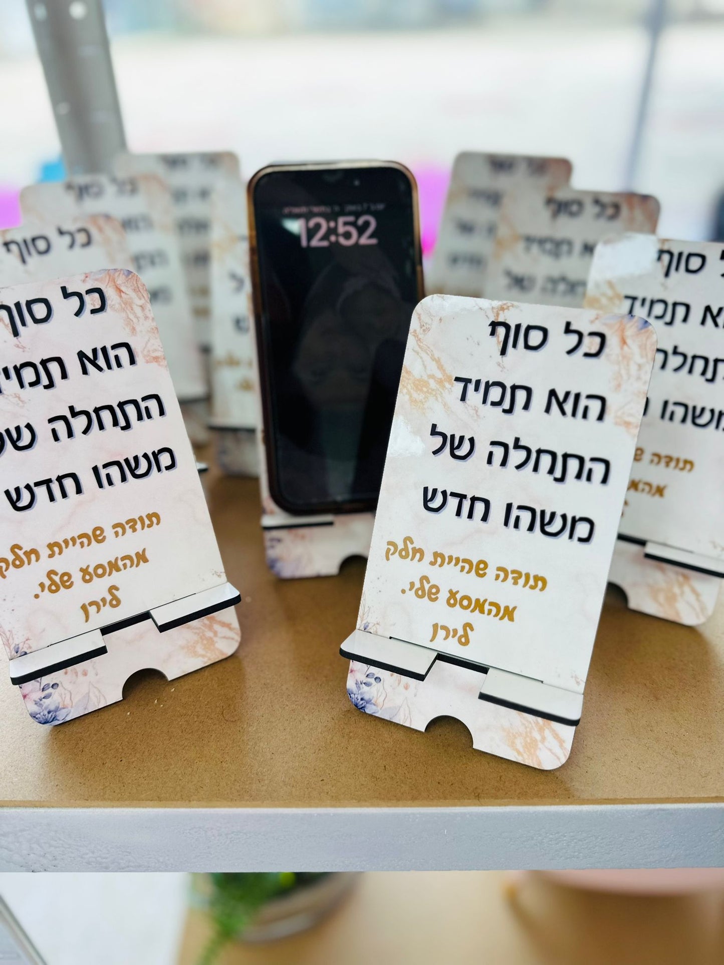 מעמד שולחני לנייד